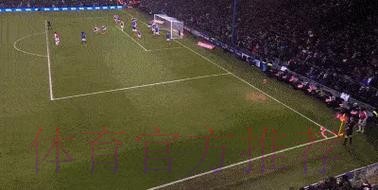 马杜埃凯角球传中,马丁内利头球完成帽子戏法! 马杜埃凯角球传中,马丁内利头球完成帽子戏法!